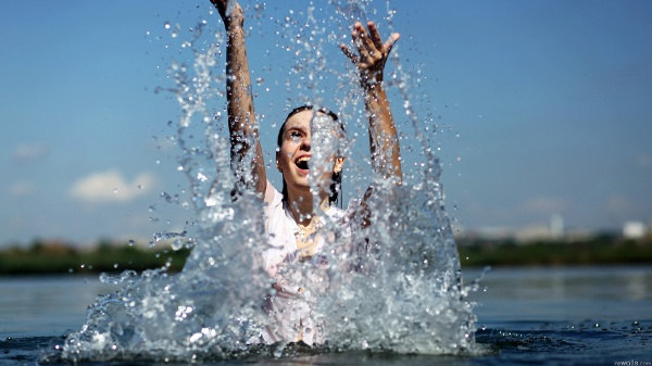 Femme dans l'eau